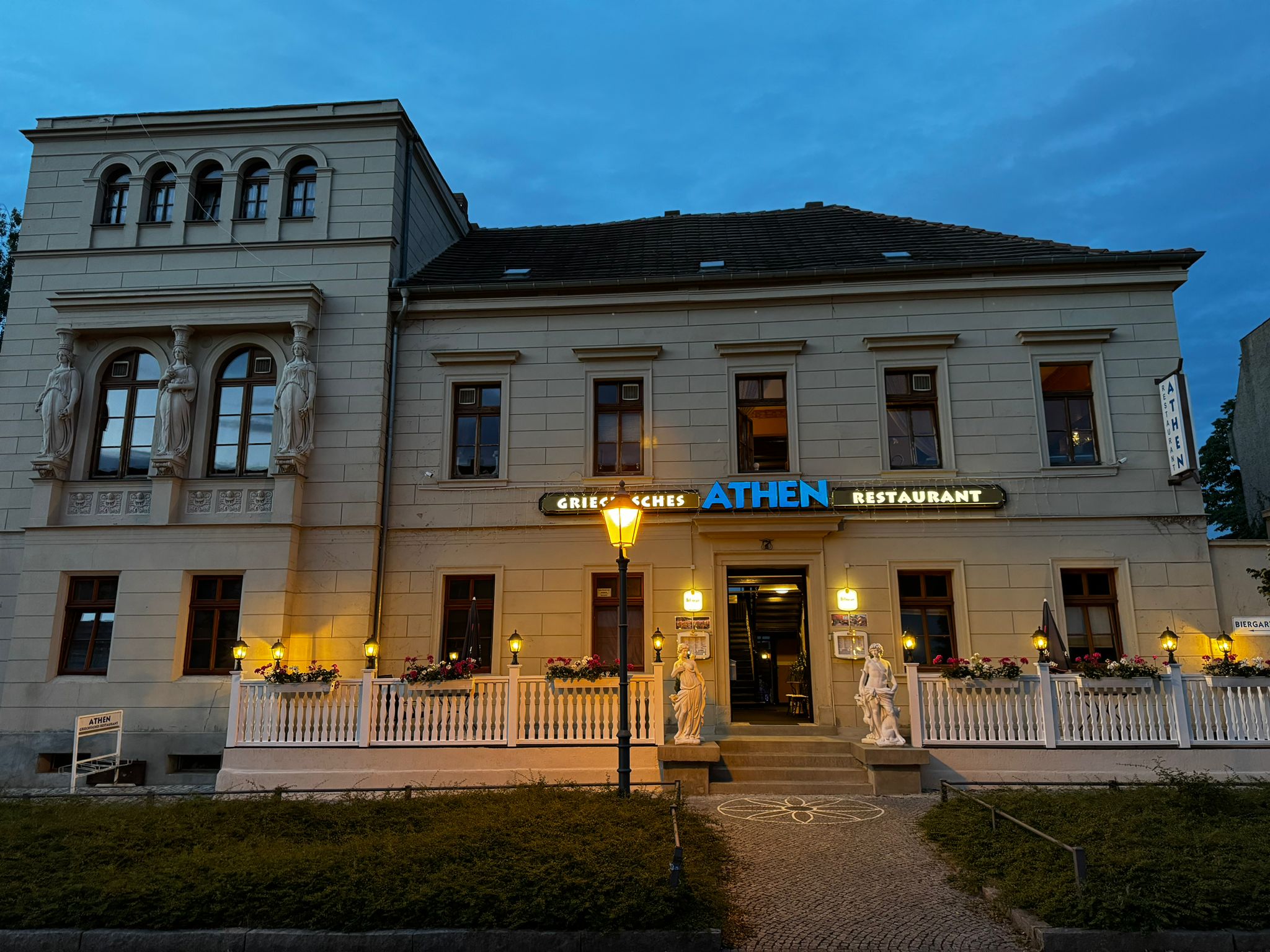 Restaurant Athen in Bernburg bei Abendlicht